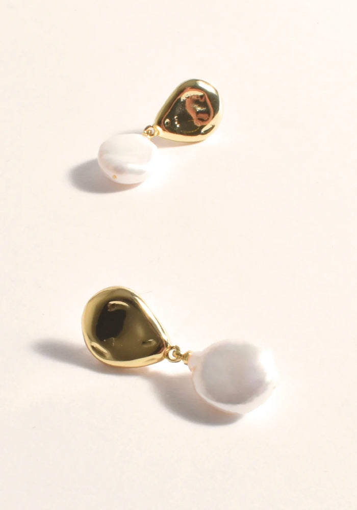 Load image into Gallery viewer, ADORNE METAL TOP FRESH WATER PEARL - GOLD