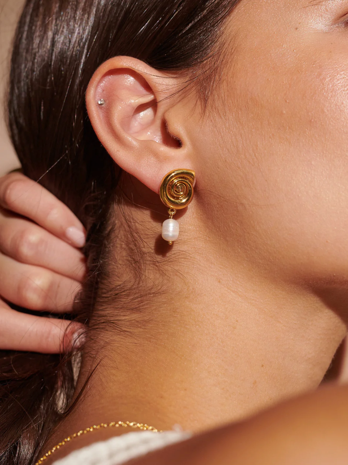 SNAIL PEARL 18K GOLD PLATED EARRINGS