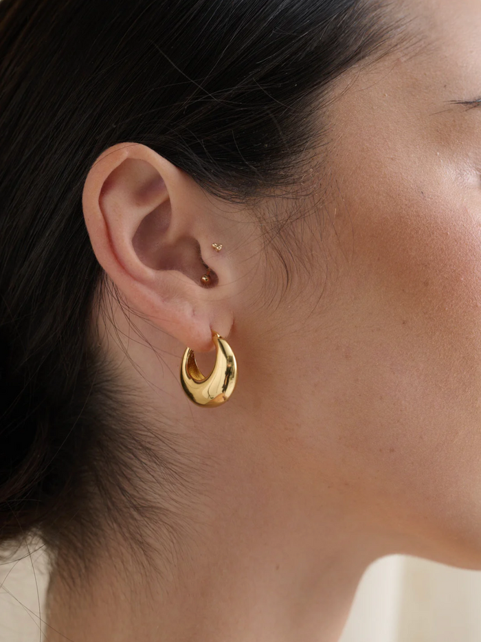 Load image into Gallery viewer, PORTE HOOP GOLD PLATED EARRING