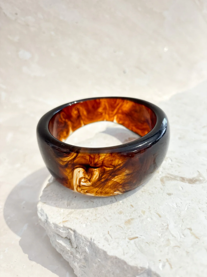 Load image into Gallery viewer, WIDE RESIN BANGLE TORTOISESHELL