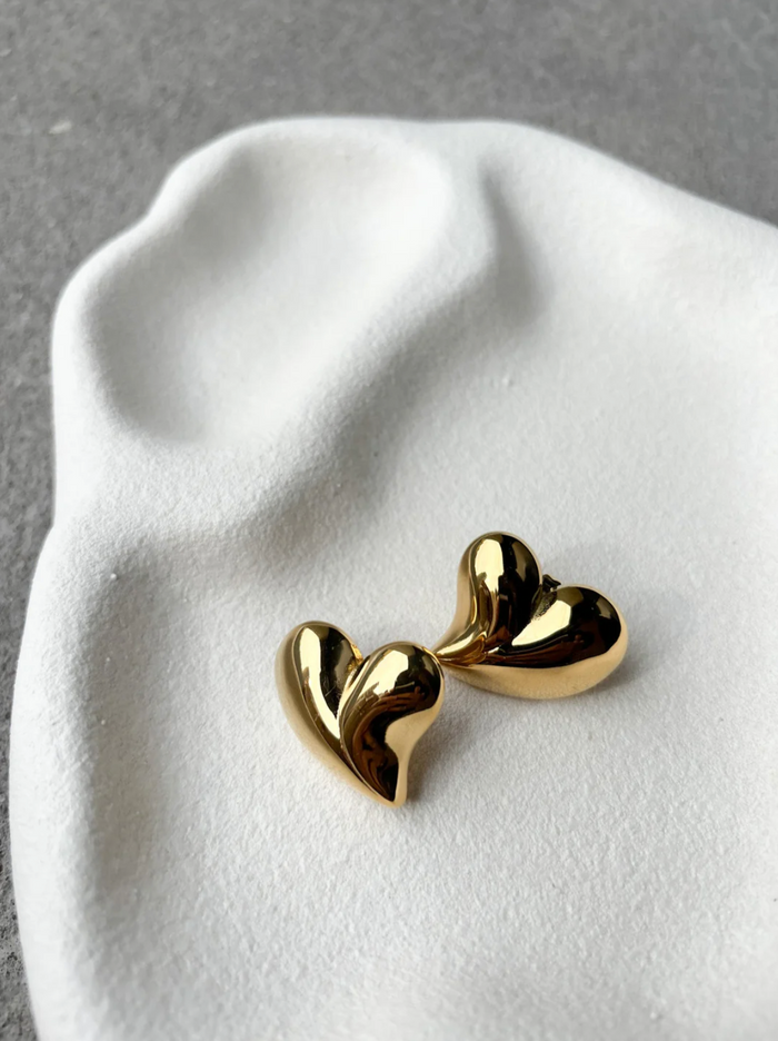 Load image into Gallery viewer, JESSIE HEART STATEMENT EARRINGS - GOLD