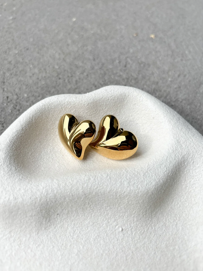 Load image into Gallery viewer, JESSIE HEART STATEMENT EARRINGS - GOLD