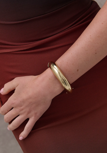 METAL OPEN CUFF BANGLE IN GOLD