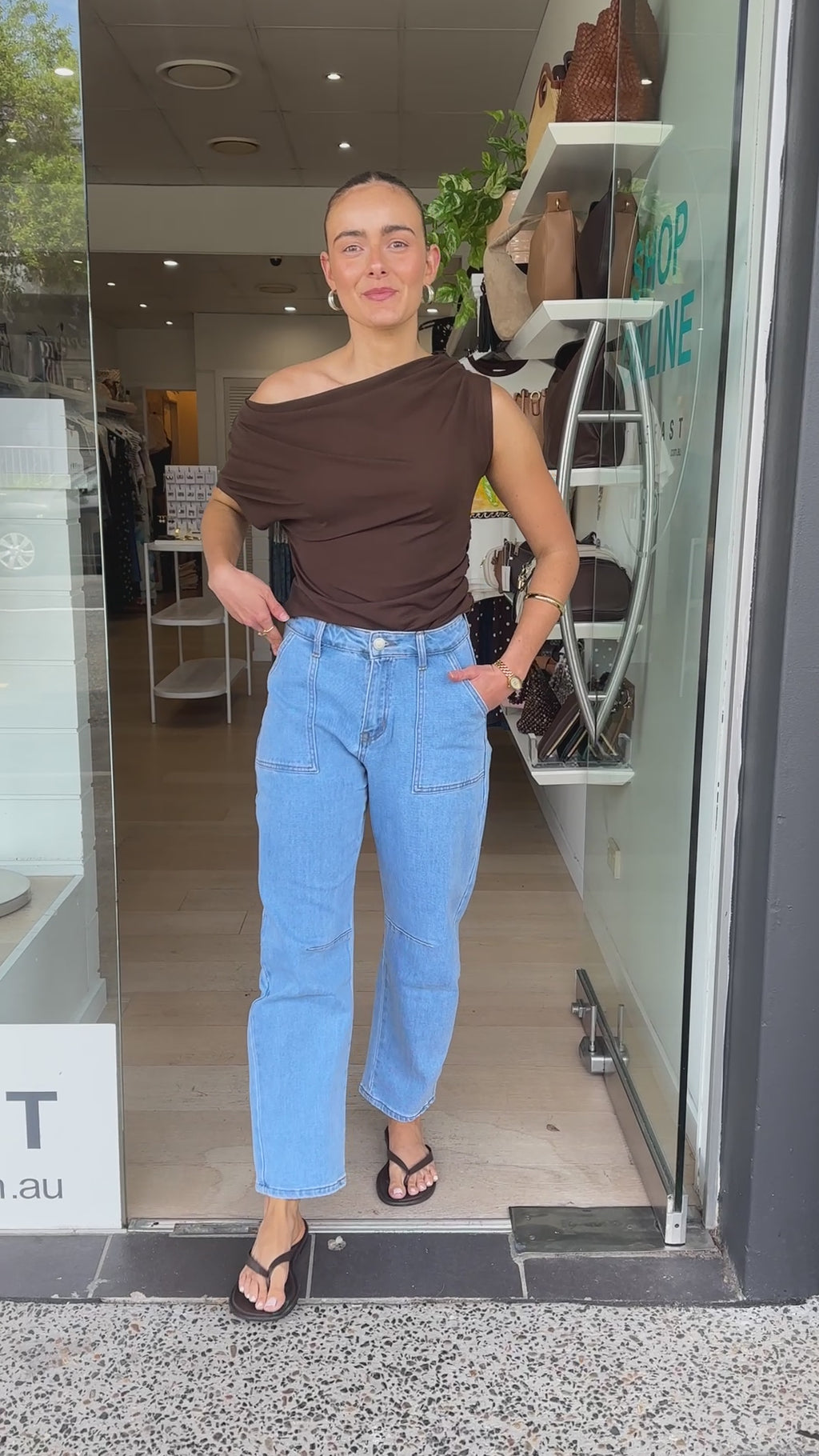ANDY BARREL LEG JEAN - LIGHT WASH DENIM