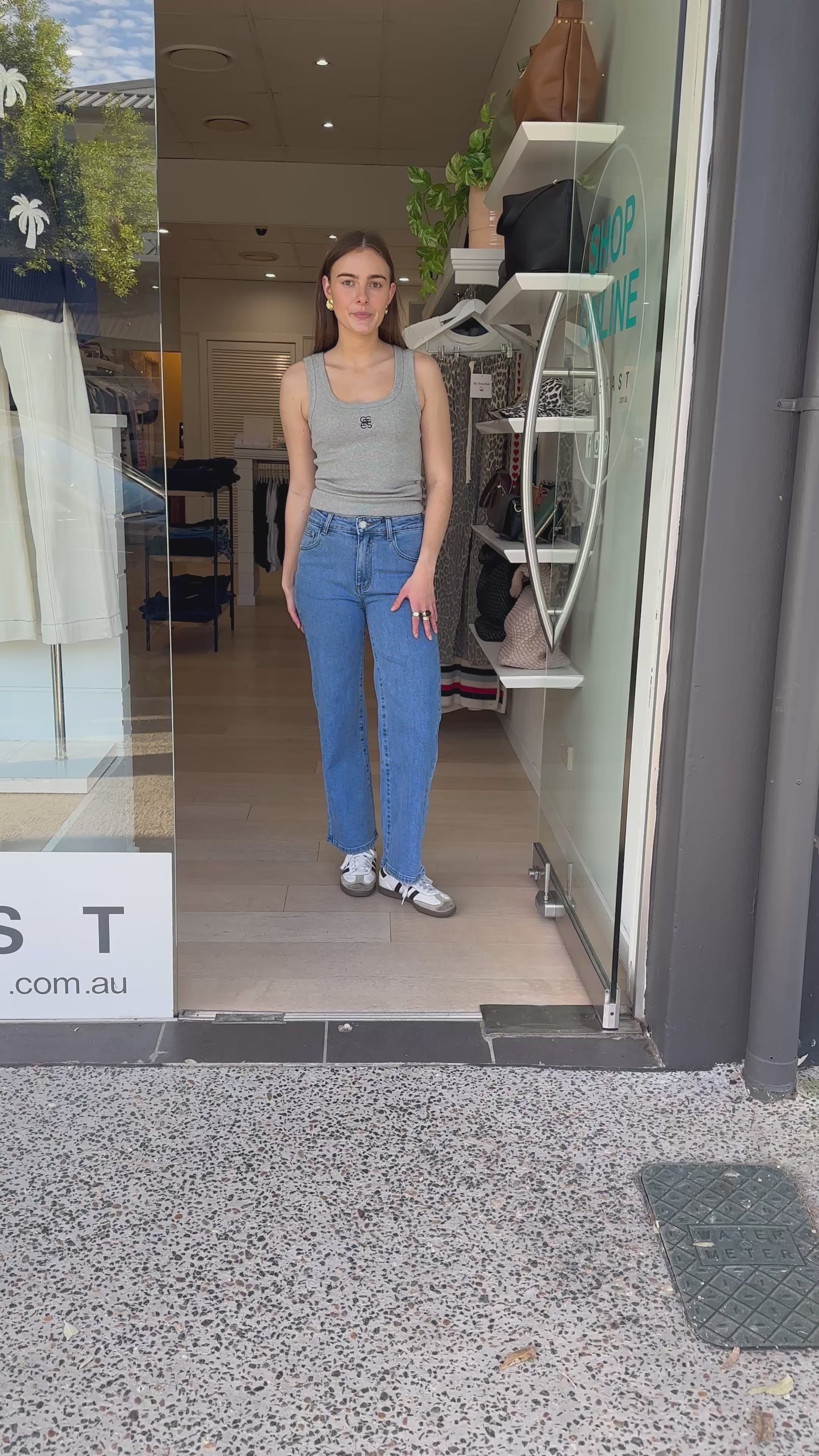 CAMRYN STRAIGHT LEG JEAN - LIGHT WASH