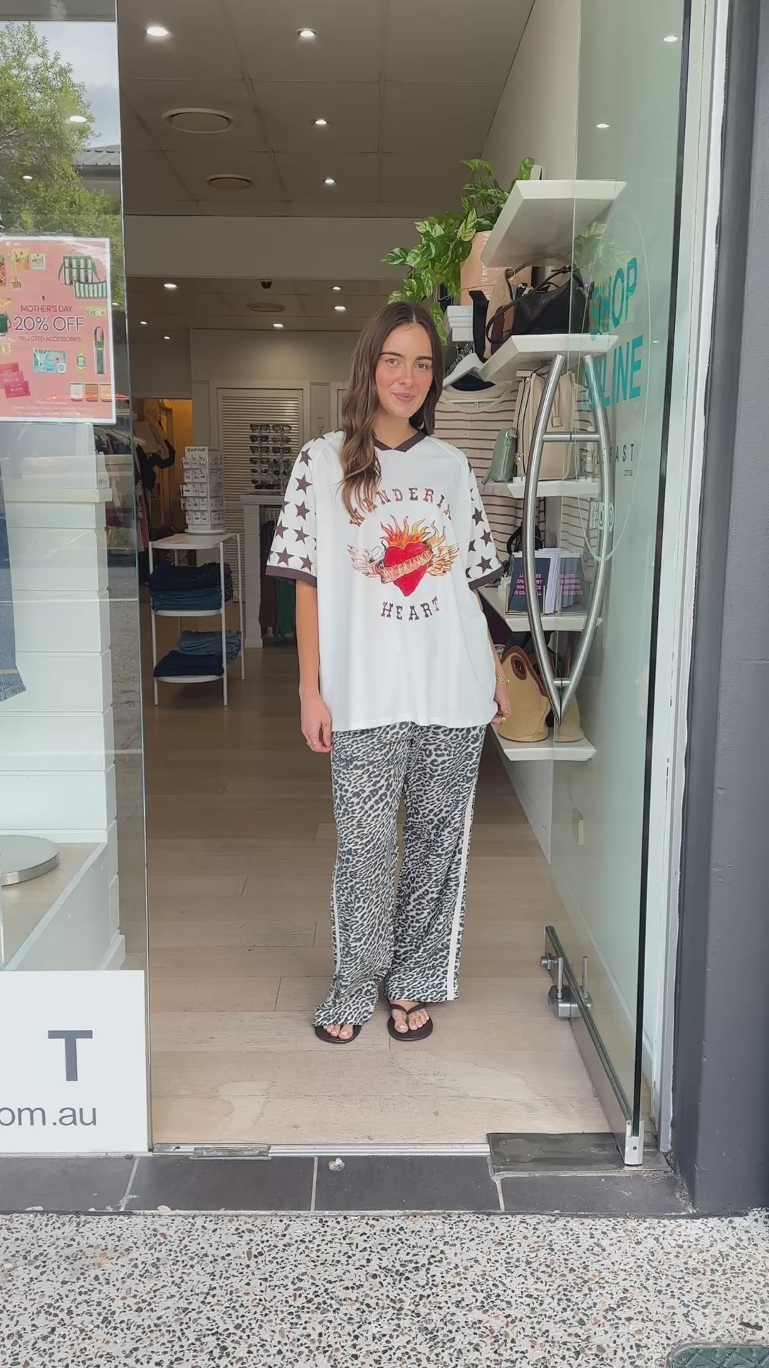 BY FRANKIE V NECK WONDERING HEARTS OVERSIZED TEE - WHITE/CHOC